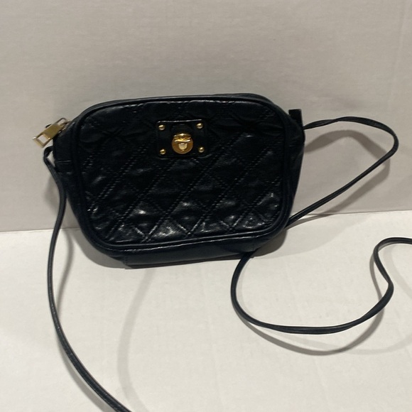 Vintage Quilted Marc Jacobs black crossbody with Gold hardware - Picture 2 of 8